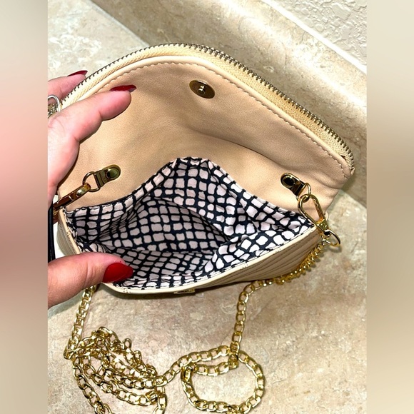 Urban Expressions Quilted Vegan Leather Crossbody Clutch Beige Removable Chain - Picture 7 of 9